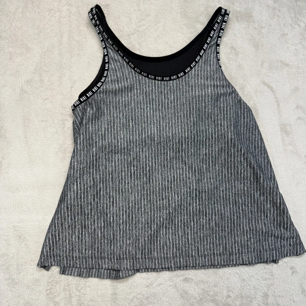 Nike Shirt Womens Large Tank Top Gray Black Dri-FIT 2-in-1 Built-in Bra Yoga Gym